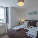 Base Serviced Apartments - The Docks