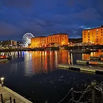 Base Serviced Apartments - The Docks