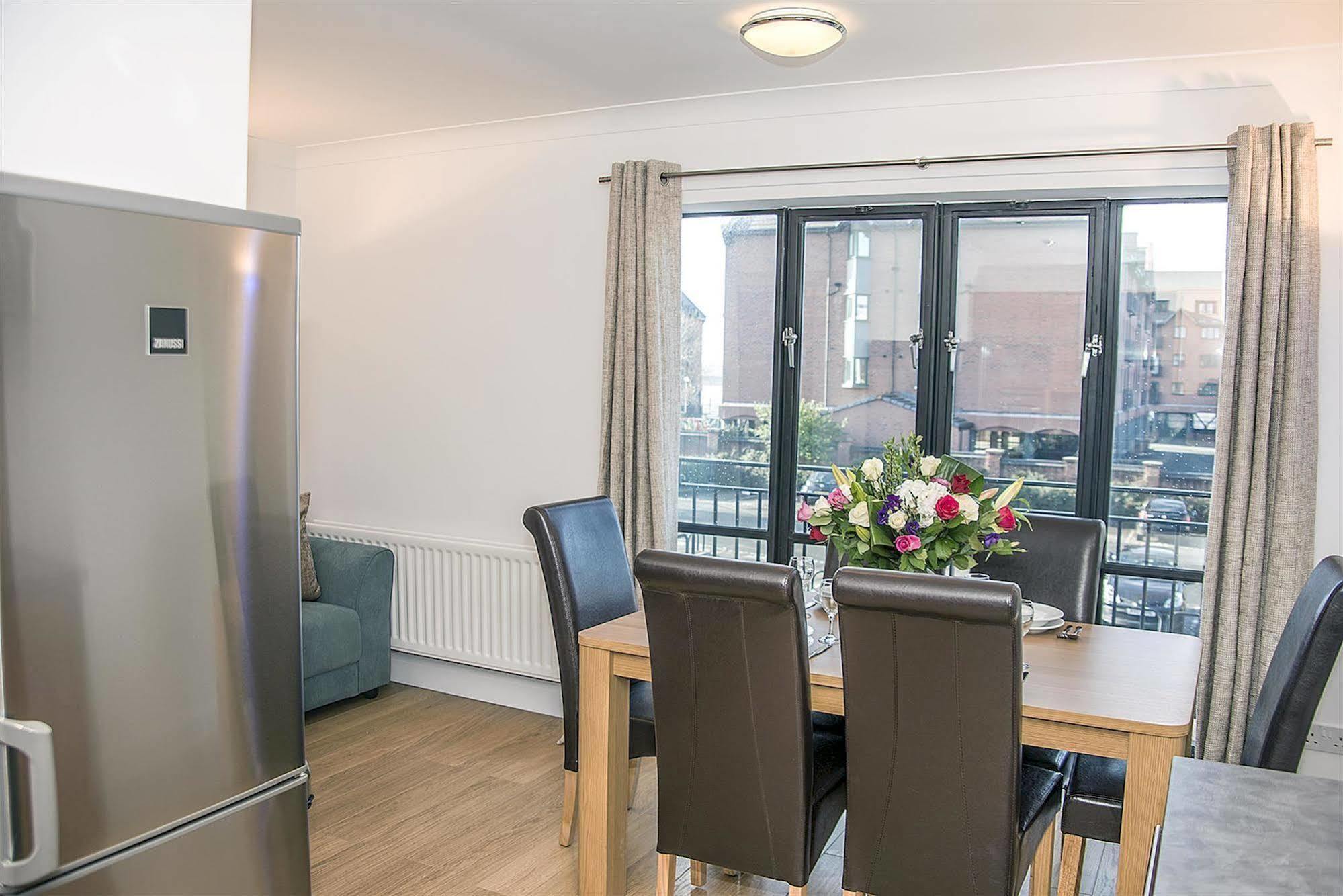 Apartment Base Serviced - The Docks