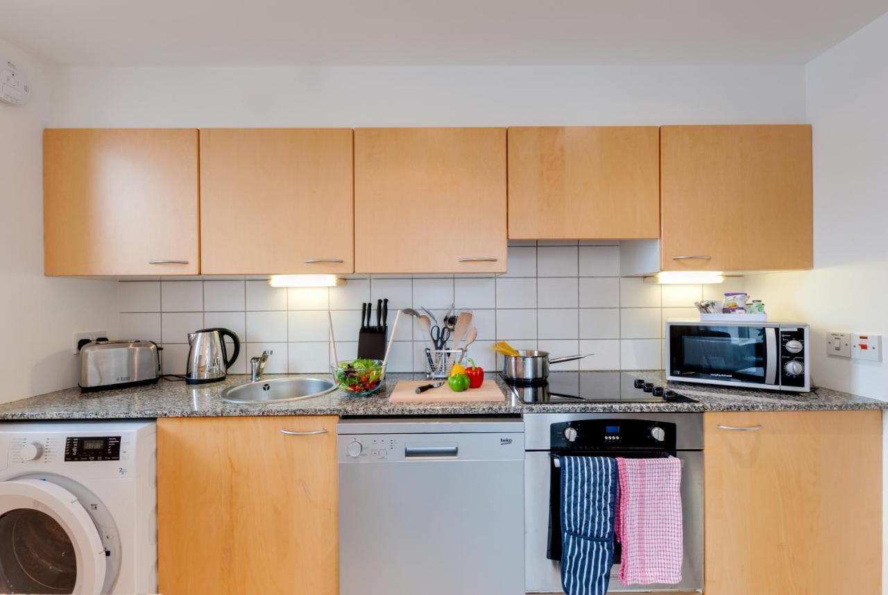 Base Serviced - The Docks Apartment
