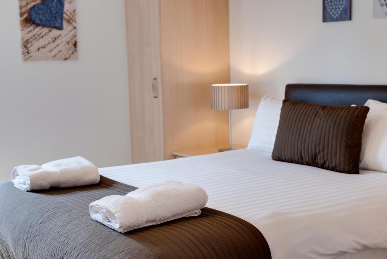 Base Serviced - The Docks Apartment